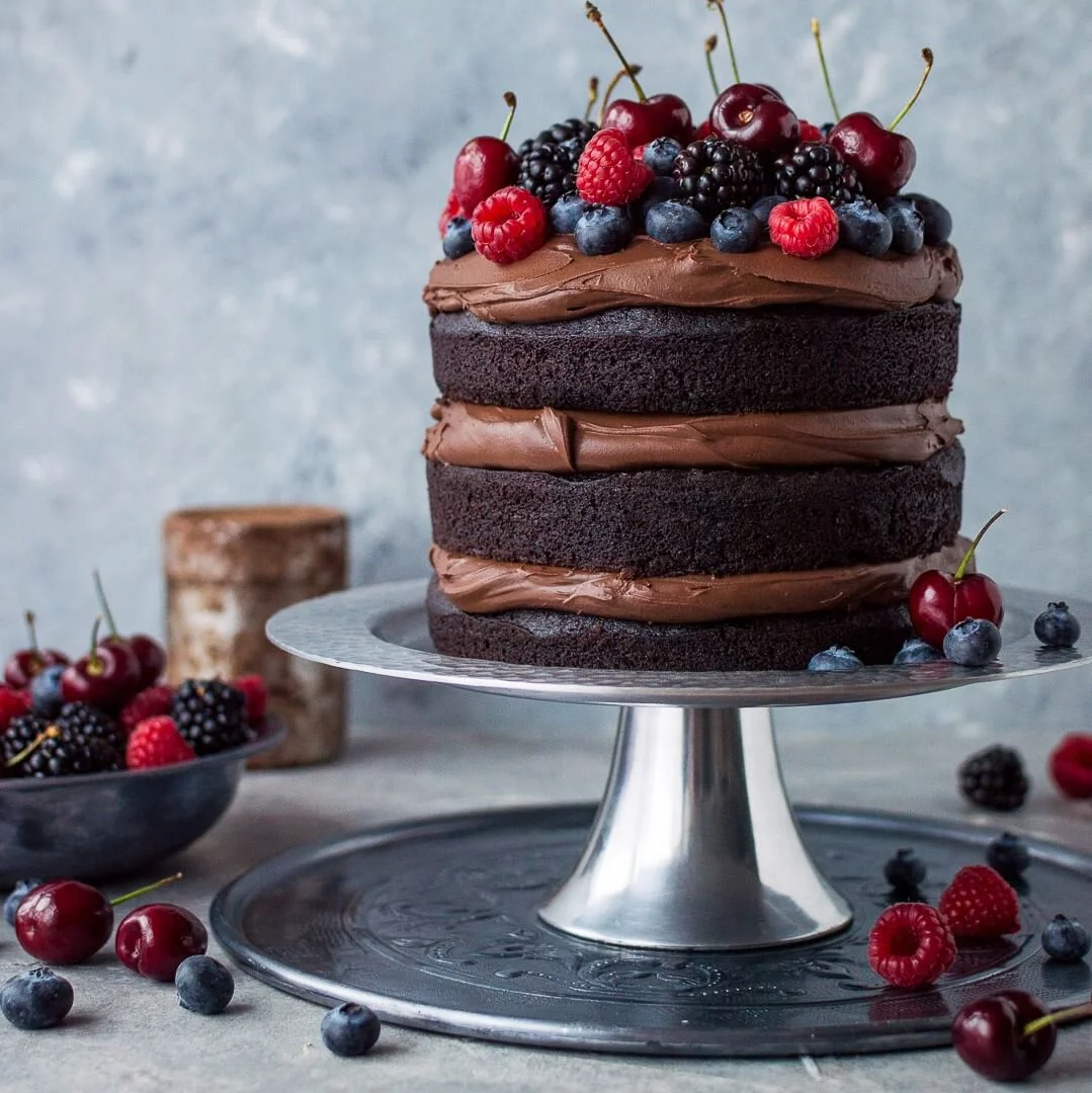Chocolate Cake with fresh berrues