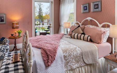 The Pink Pumpkin Romantic B&B Suite