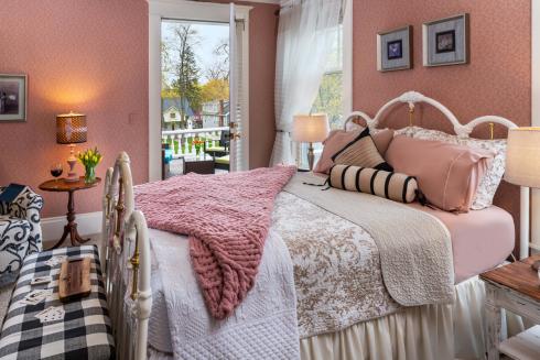 The Pink Pumpkin Romantic B&B Suite